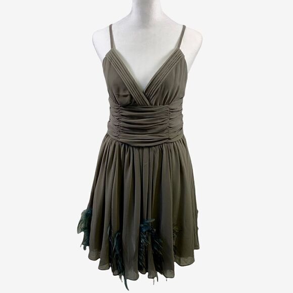 Twelve by Twelve Gray Sleeveless Fit Flare Dress Feathers on Skirt Size M - Picture 1 of 11